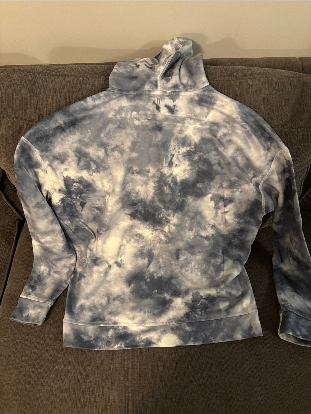 NOBULL Cloud Tie-Dye Hoodie in Navy and White - Picture 2 of 3